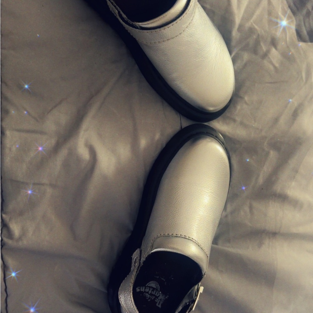 Dr. Martens Silver Flats - Picture 4 of 4
